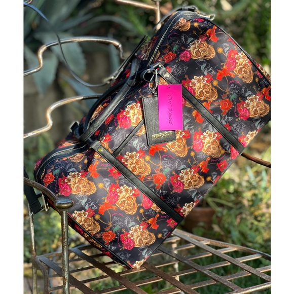 NWT RARE Sugar skull/Calavera Betsy Johnson floral skull weekender duffle bag - Picture 2 of 6